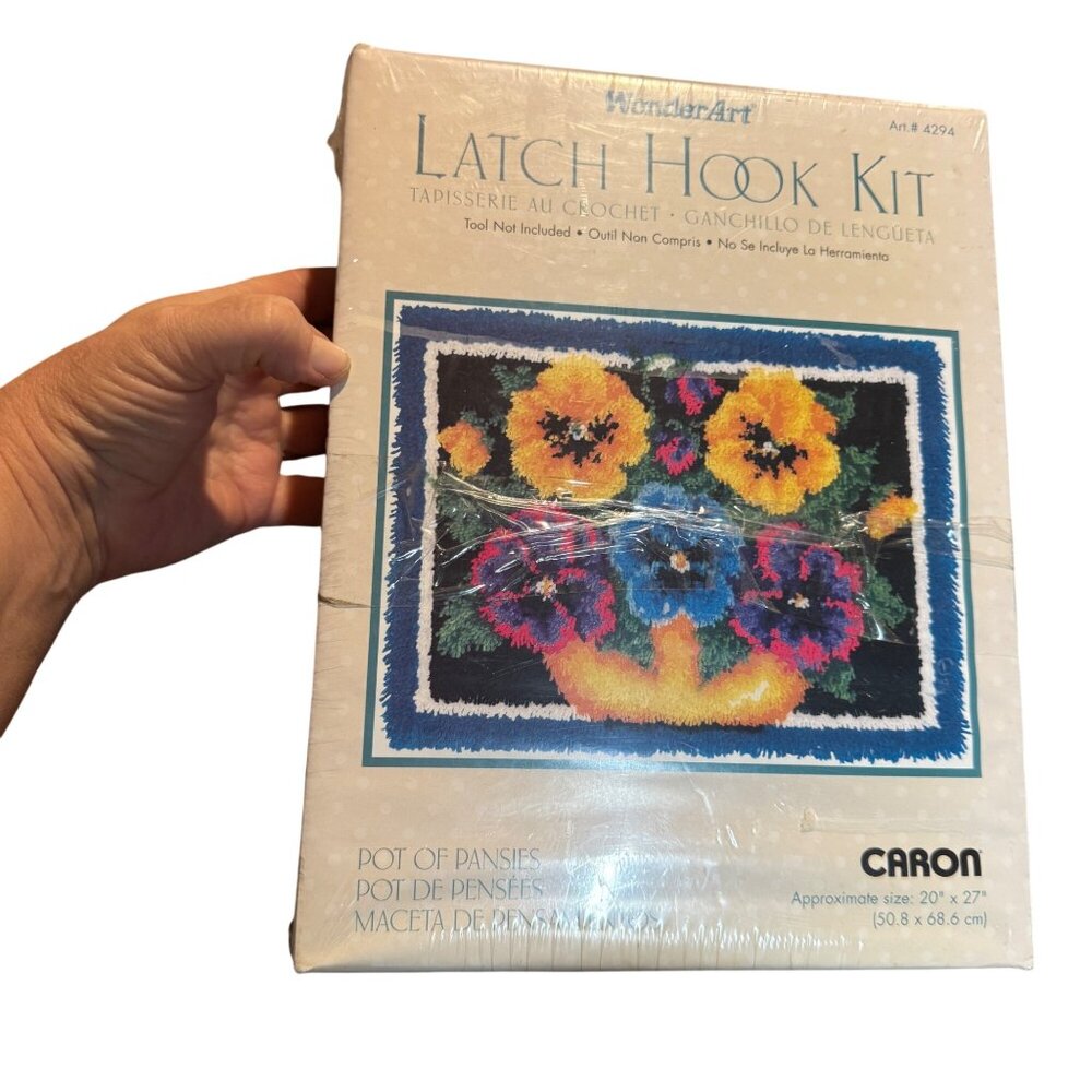Vtg Caron WonderArt POT OF PANSIES Latch Hook Kit #4294  20" x 27" Flower Rug NI